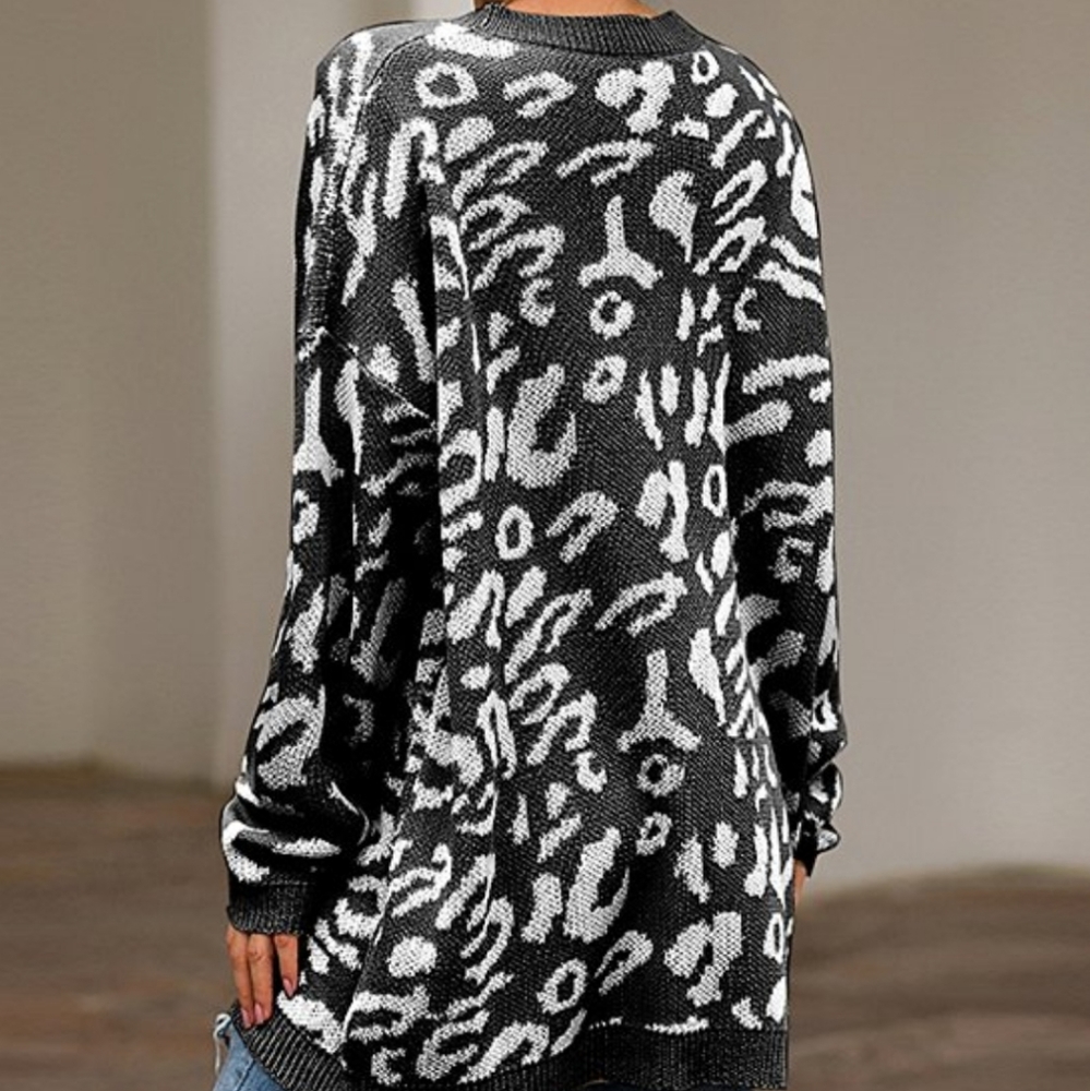 Black & White Longsleeve Crewneck Thick Sweater - Picture 2 of 3